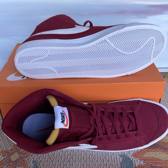 Nike Men’s Blazer Mid '77 Suede
Team Red/White/Black/White
Shoes
C11172-601 - Picture 4 of 16